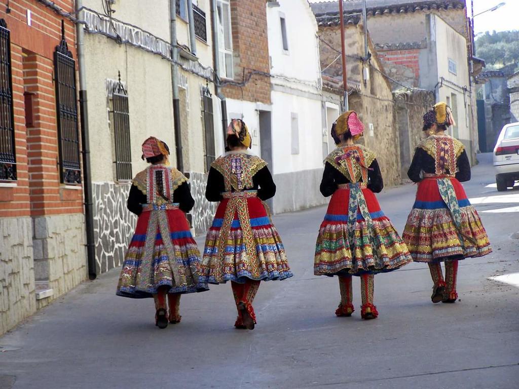 El Huesped Del Sevillano Ar Lagartera Kültér fotó